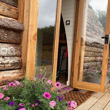 Готель Delor - Bryntalch Glamping Pods Монтгомері Екстер'єр фото